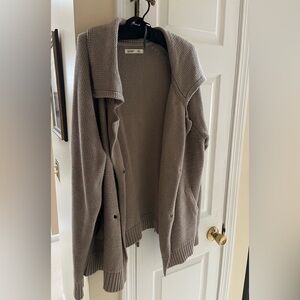 Cozy Knit Cardigan with brown buttons 
2pockets , never worn 
Soft Cotton blend